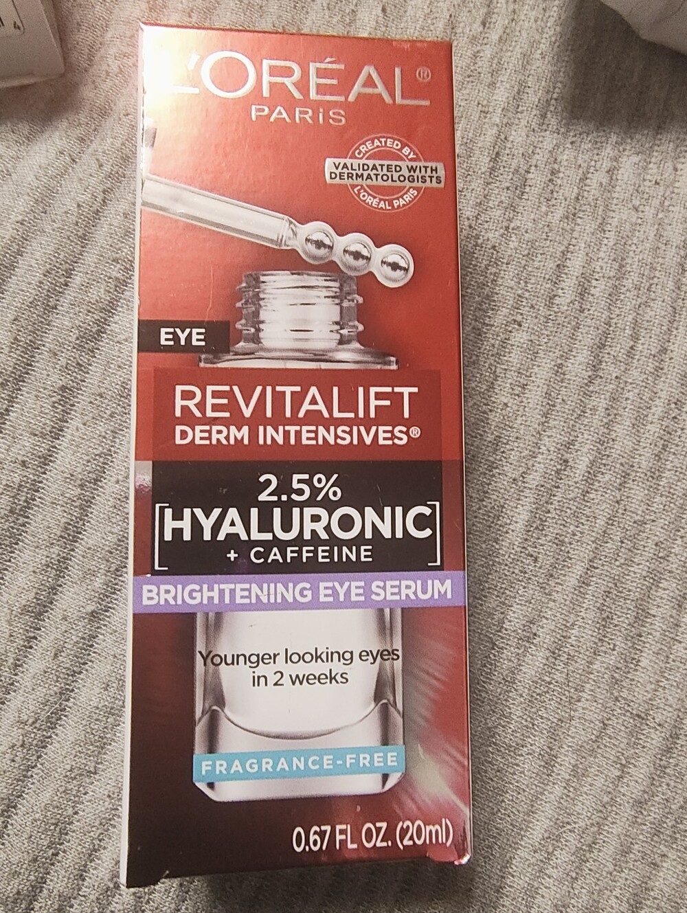 L'Oréal Revitalift Brightening Eye Serum - Red